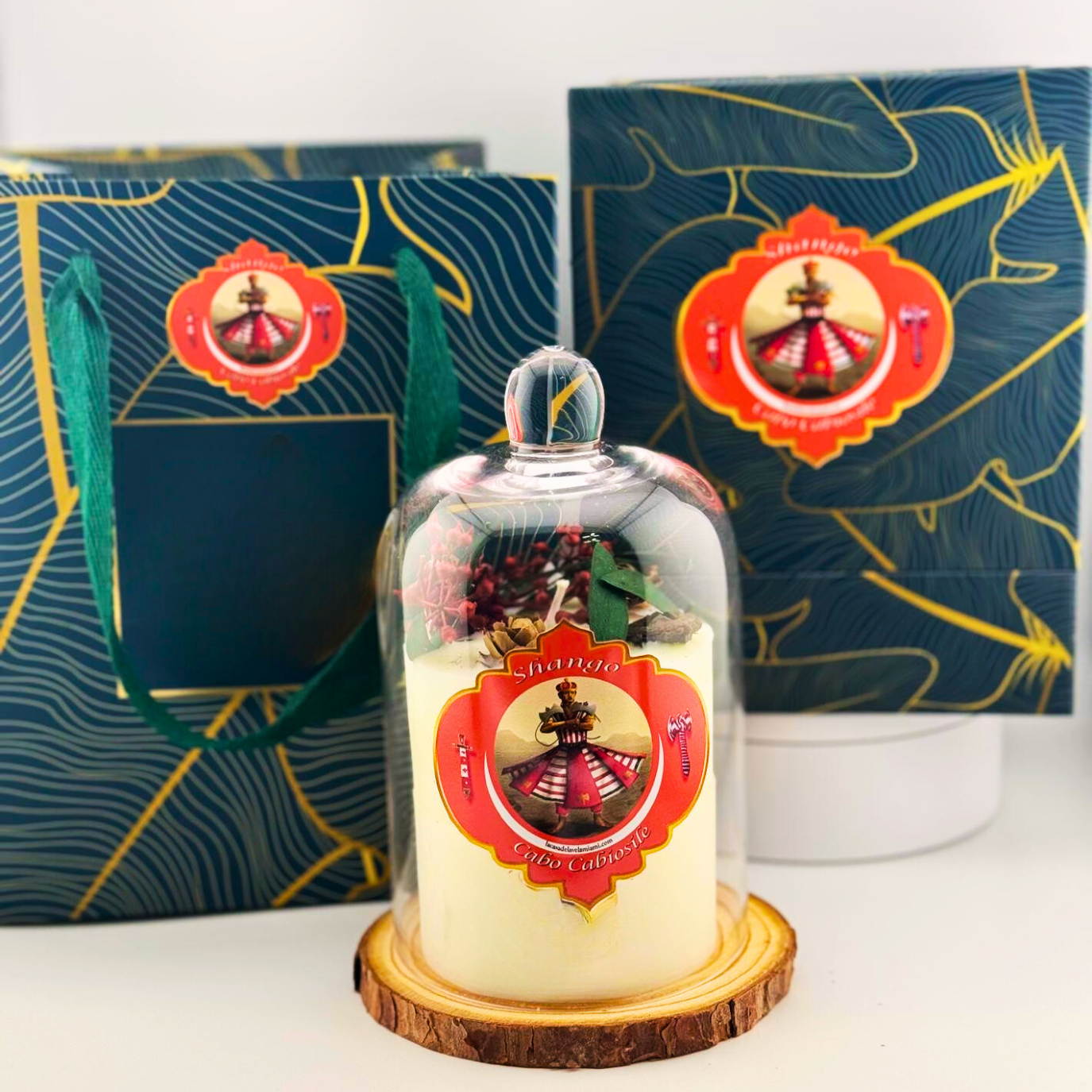 Vela de Lujo para Shango – Aroma de Rosas, Fuerza y Pasión Divina - Luxury Candle for Shango – Rose Scent, Divine Strength & Passion