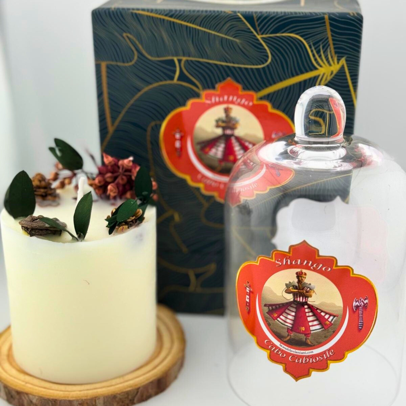 Vela de Lujo para Shango – Aroma de Rosas, Fuerza y Pasión Divina - Luxury Candle for Shango – Rose Scent, Divine Strength & Passion