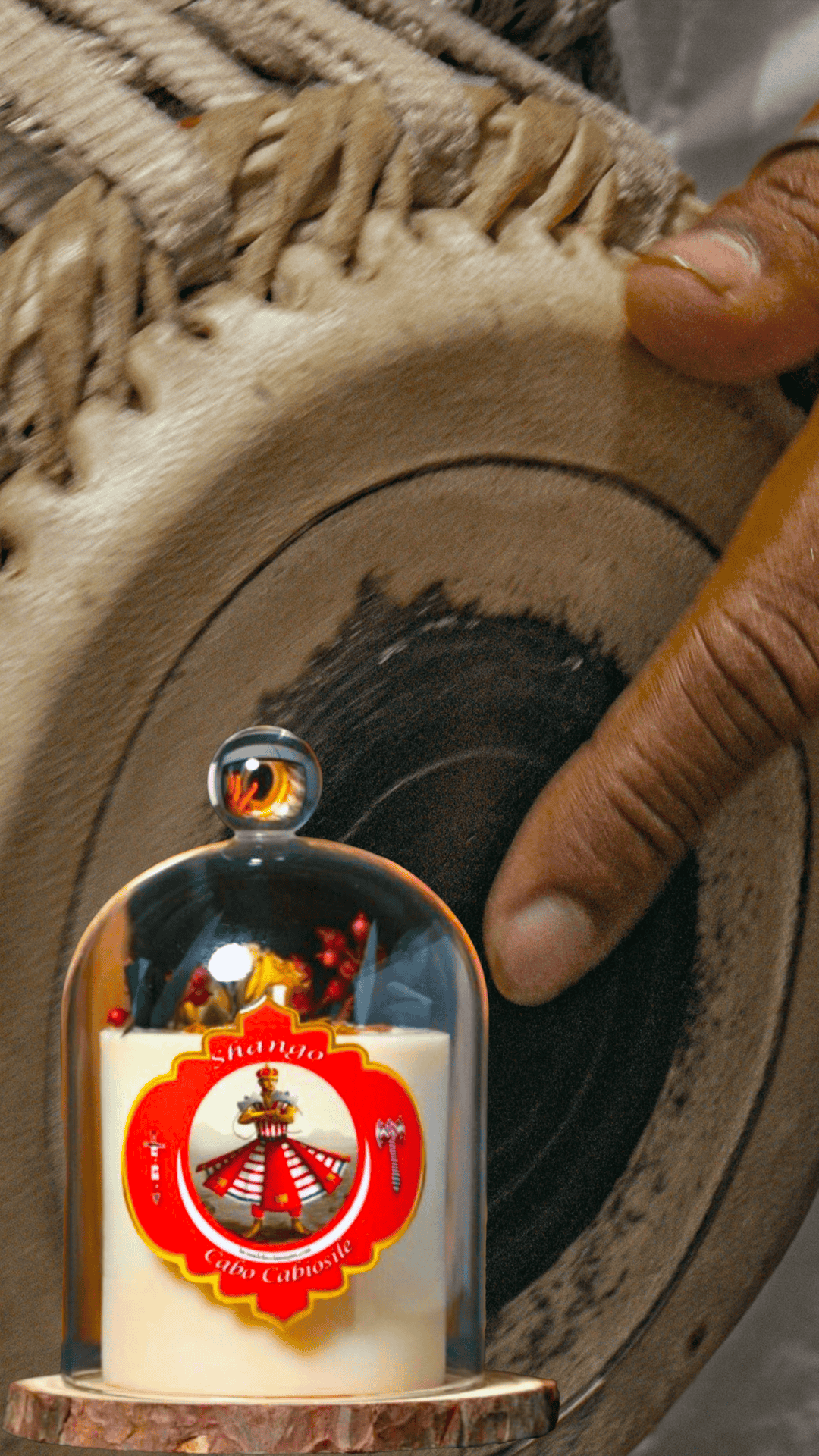 Vela de Lujo para Shango – Aroma de Rosas, Fuerza y Pasión Divina - Luxury Candle for Shango – Rose Scent, Divine Strength & Passion