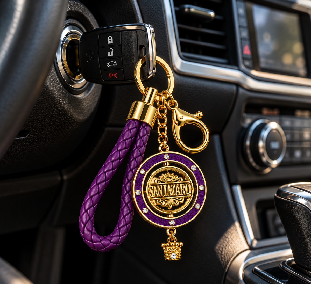 Llavero San Lázaro Premium con Medallón Giratorio de 45 mm – Morado y Dorado